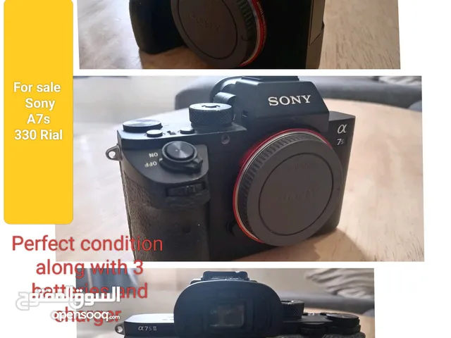 Camera is in a perfect condition 3 batteries with a charger SONY A7s