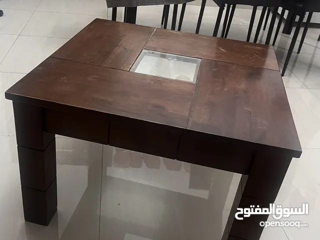 طاوله خشبيه مربعه