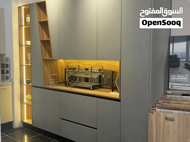 كافي كورنر جديد معروض في صالة عرض للمطابخ