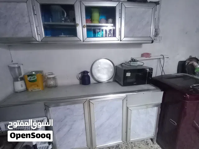 كاونتر المنيوم مستعمل 4 ابواب 3 قطع ب200 وبيه مجال للاستفسار للاتصال على الواتساب