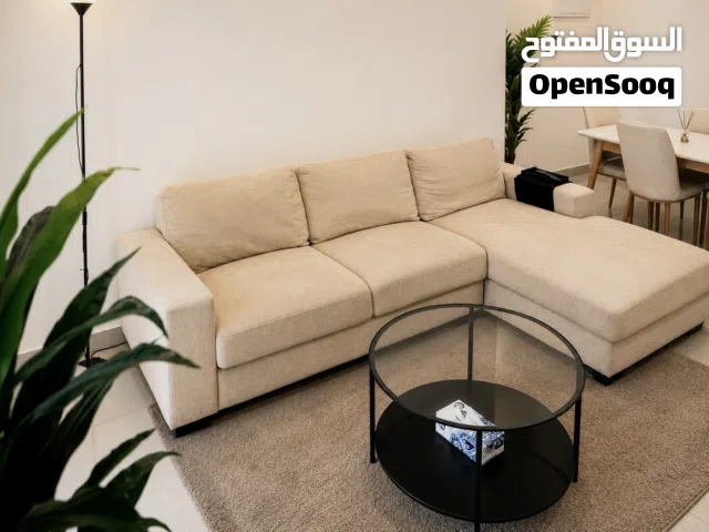 للبيع كنبه L shape و طاوله طعام dining table