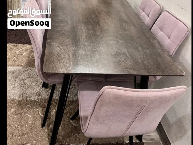 طاولتين طعام صغيره وكبيره