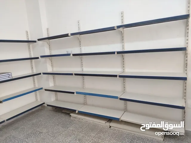 رفوف حديد ثقيل مستعملة بحالة "أخو الجديد" – للبيع كامل الكمية