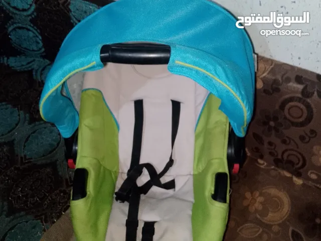 مستلزمات بيبي حديثي الولادة والرضع كووت وشنته وكارسيت وفرشة لعب وغيار موجودات بالبقعة