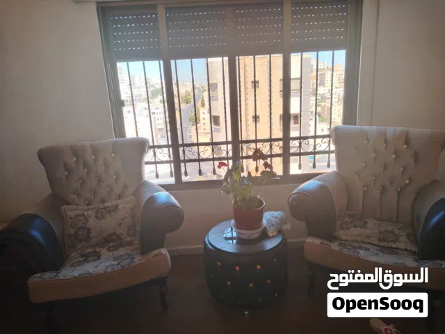 طقم كنب غرفة ضيوف 7 مقاعد مع طاولة الوسط والموكيتة للبيع