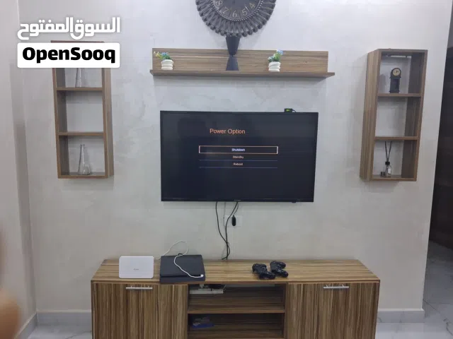 طاوله تلفزيون مع رفوف للبيع