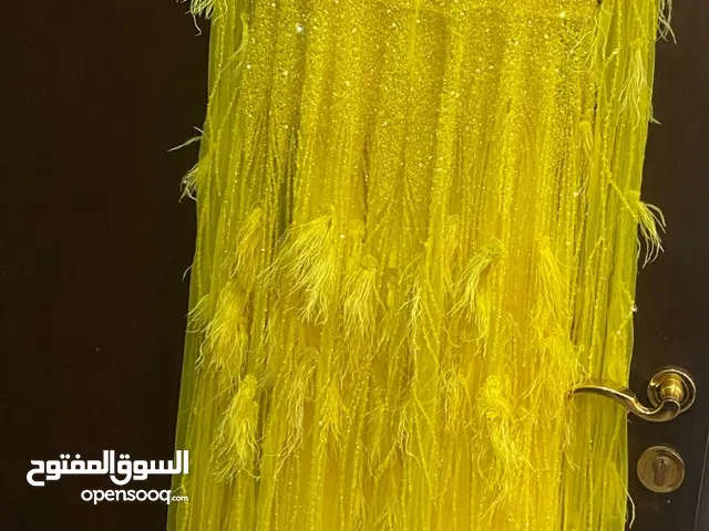 للبيع فستان تفصال الحمراء مول سعر التفصال 180 استخدام مره وحده