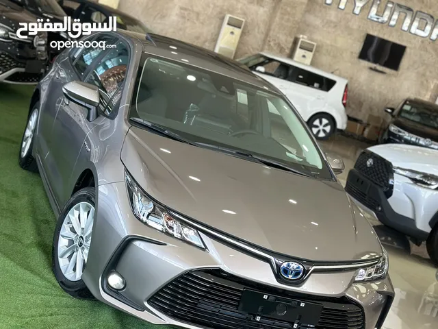 تويوتا كورولا 2022 عداد زيرو فل فتحة لون ذهبي وفيراني محرك 1800cc