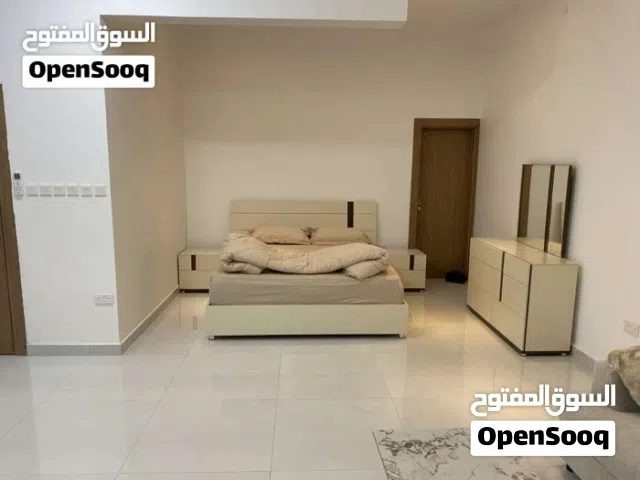 مطلوب شقه ايجار 3 غرف وصاله بالعامرات