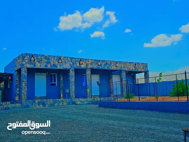 منزل للإيجار في جبل شمس يتكون من غرفتين مع دورات مياه ومطبخ