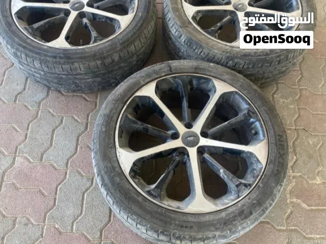 رنجات فورد تورس مقاس20 >العدد :3 " رنج واحد فيه ضربه بسيطه