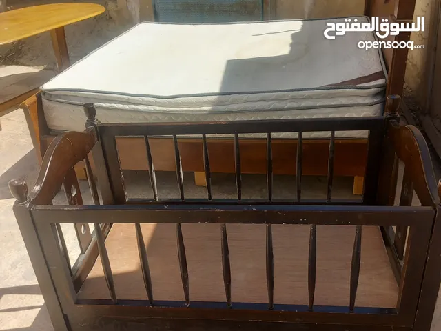 تخت بيبي وتخت مجوز وطاولة سفره