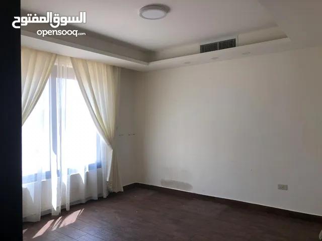 شقة طابقية مميزة للايجار في دير غبار