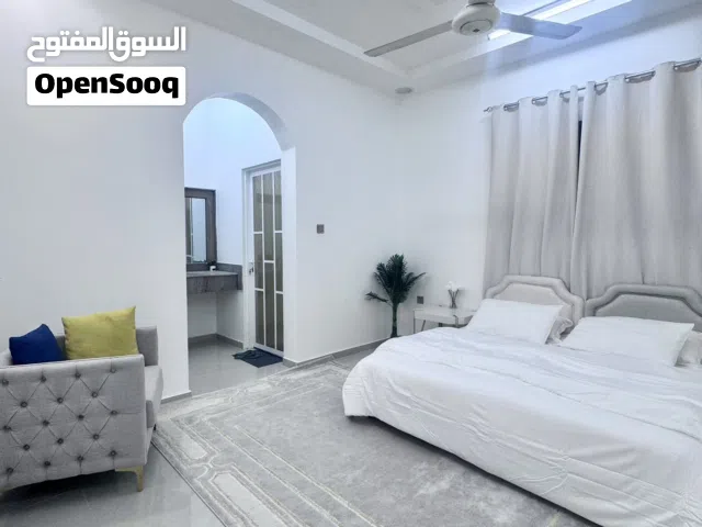 غرفة مع دورة مياه للإيجار اليومي في المعبيلة مسقط