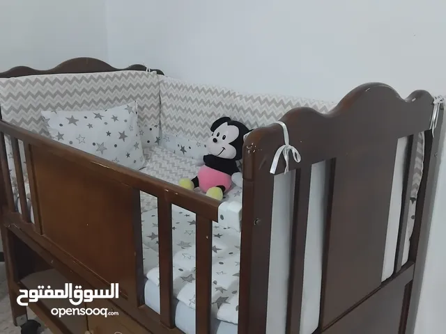 تخت بيبي للبيع المستعجل