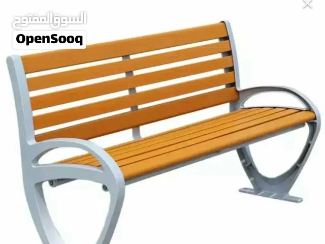 كراسي خشبية للحدائق العامة والخاصة وسلات نفايات متنوعة ستيل مجلفن مدهون وخشب المعالج البلاستيكي