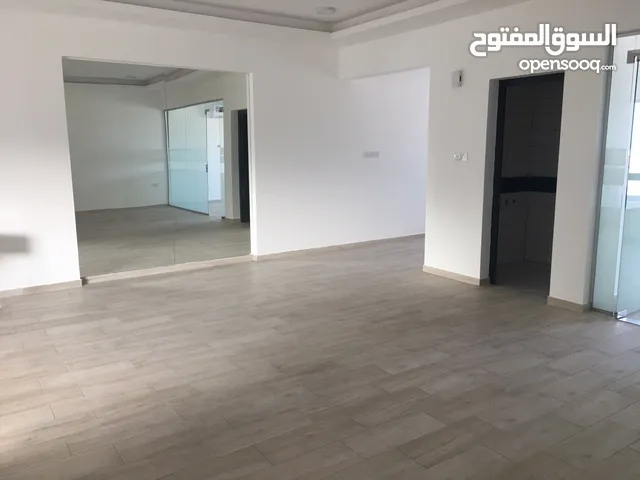مكتب تجاري للإيجار في منطقة السيف (الطابق الأول مع اطلالة بحرية)Seef central