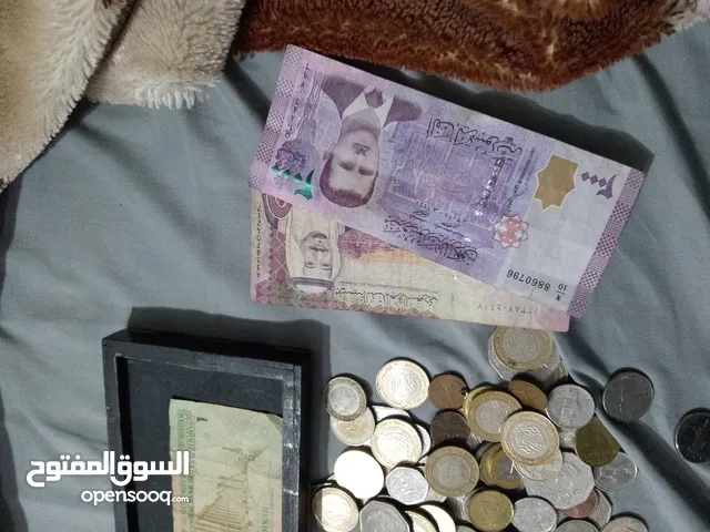 عملات مختلف من عدة بلدان عربية و أجنبية بسعر مغري