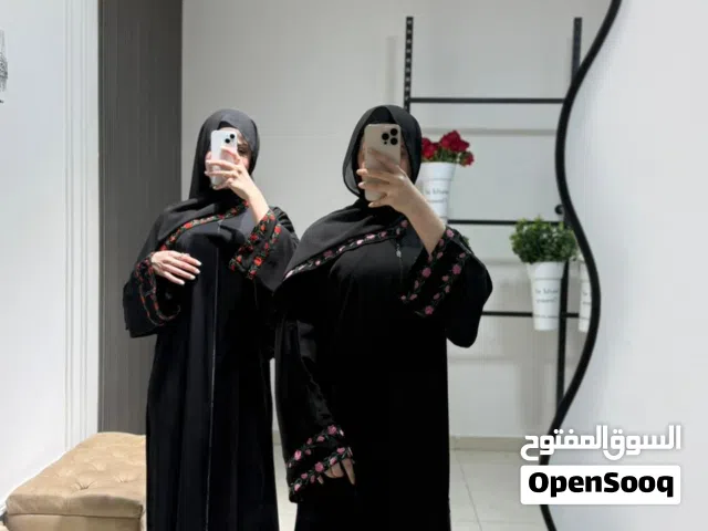 عباية الورد الاحمر
