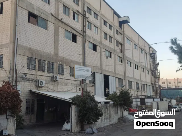 مستودعات للأيجار في المقابلين, (850)م2 مساحة مفتوحة, بناء اسمنتي سقف عالي قريب من دوار مؤته