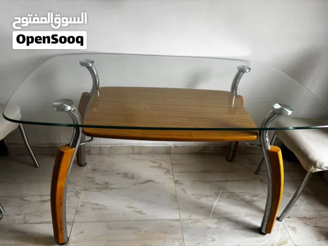 طاولة مع 4كراسي صناعة ماليزيا