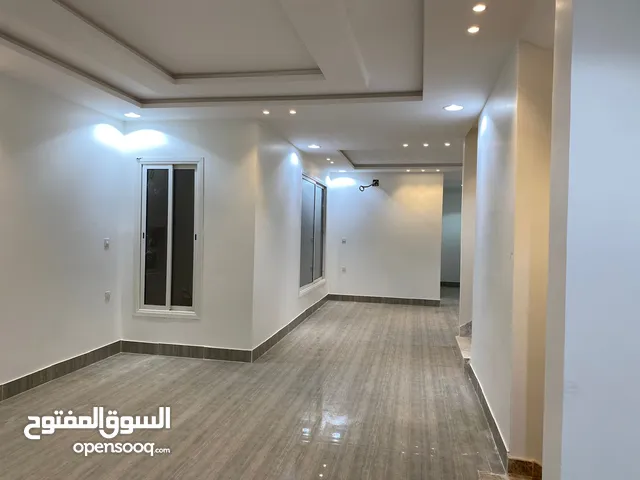 شقة فاخرة للايجار  الرياض حي الياسمين  المساحه 180 م   مكونه من :   3 غرف نوم  3 دورات مياه   دخول ذ