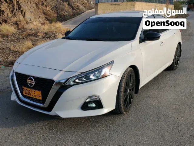 (للبيع فقط) التيما SR فل ابشن مديل 2022 بحادث بسيط لا يذكر