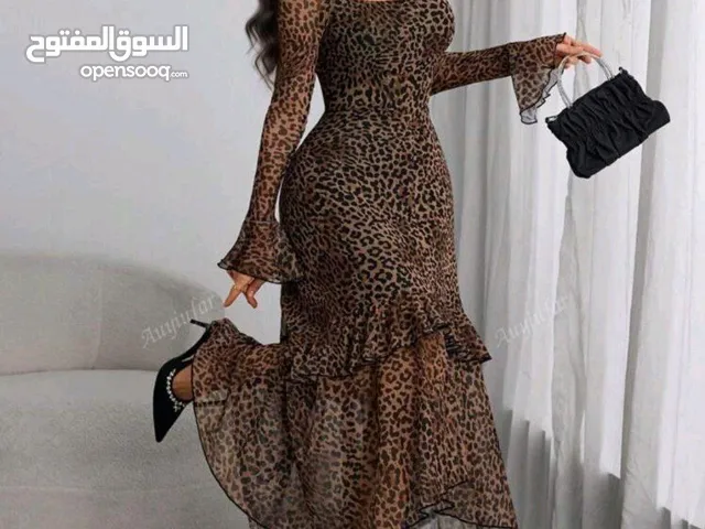فستان تول مبطن للنص موجود توصيل كل المحافظات يناسب الطويلات أكثر