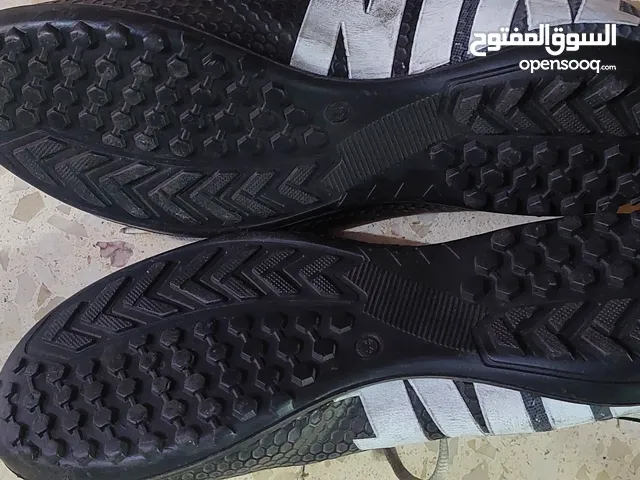 حذاء كرة قدم نمرة 44 نايكي للبيع عمان طبربور