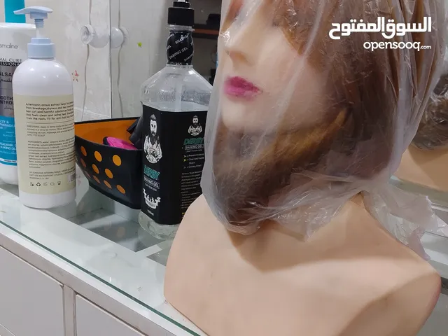 ملكانه شعر طبيعي ينكوي وينبرم وينغسل جديد مامستعمل مع ستاند جديد جدآ يوجد اغراض ايضآ تخص لحلاقه