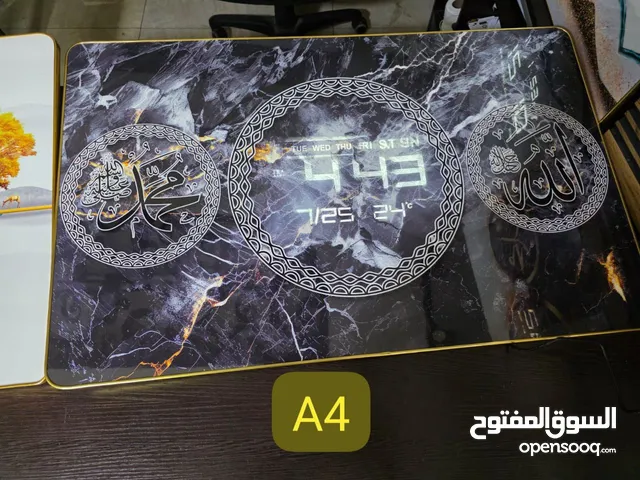 برواز أنيق ومميز بدمج رائع بين الديكور والوظيفة، بيعرض الوقت والتاريخ ودرجة الحرارة بشكل واضح وممتاز