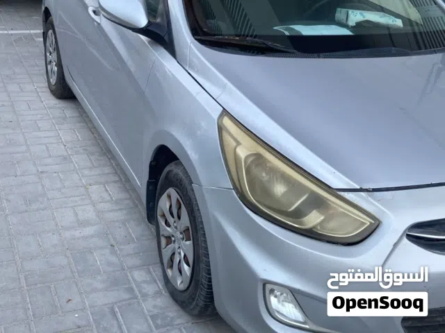 2015 هيونداي اكسنت Standard