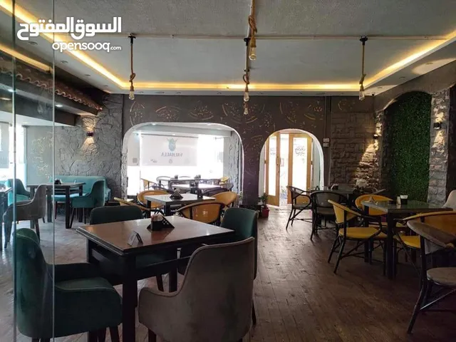 للايجار كافيه 300م + مساحه خارجية مفروش بجميع المعدات على أعلى مستوى وشغال لعدم التفرغ بموقع تجاري
