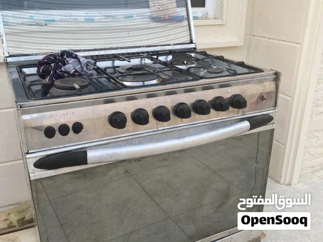 فرن مع طباخ بحاله جيده في صحار الهمبار