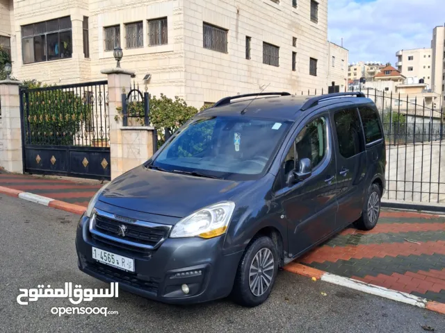 بيجو بارتنر 2017 جير عادي 6+1 ديزل دهان شركة يد صفر عداد 93