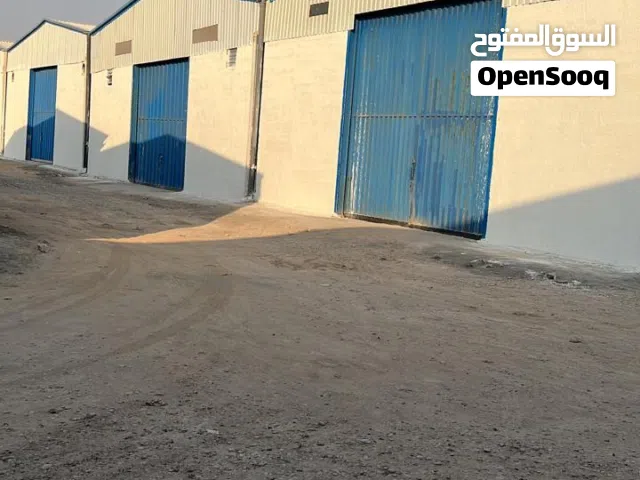 مخازن للايجار ( نظام الجملون ) مع ساحة كبيرة للايجار