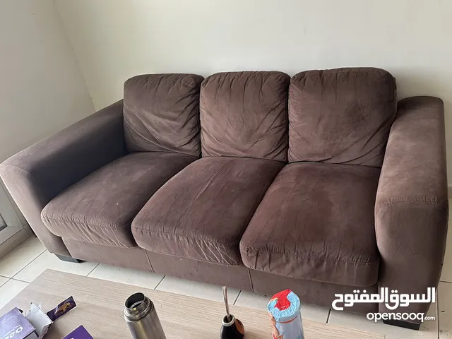 غرفة جلوس كاملة 6 مقاعد نوعية وحالة ممتازة وجودة عالية جداً،نظيفة وجاهزة للاستخدام فوراً