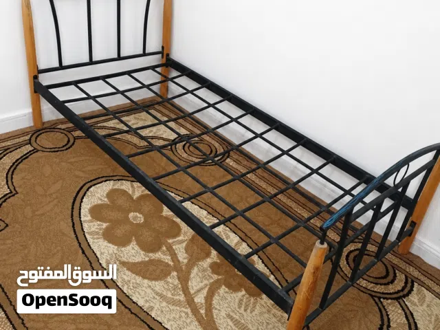 تخت حديد نظيف