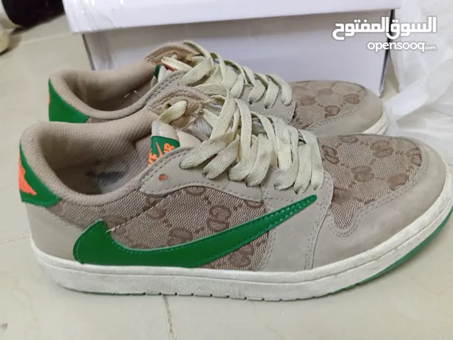 43 Sport Shoes in Amman