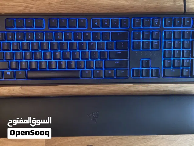كيبورد رايزر اورناتا V2 مستعمل قليل جدا مع الكارتونه السعر 60
