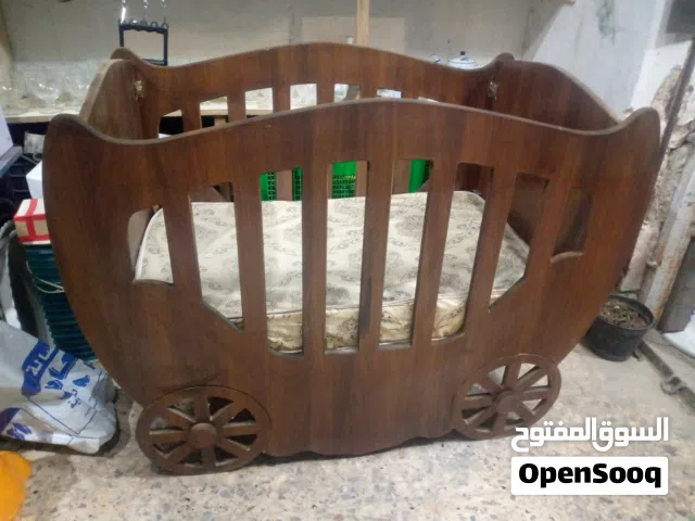 سرير اطفال للبيع