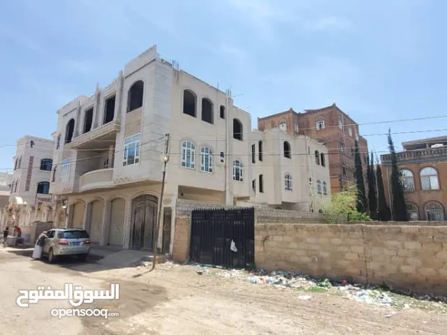 المساحه 8البن ثلاثه دور وبدروم دورين مشطب وثالث عظم ثلاث فتحات تجاريه وجراش خزان ارضي ومدخل جانبي