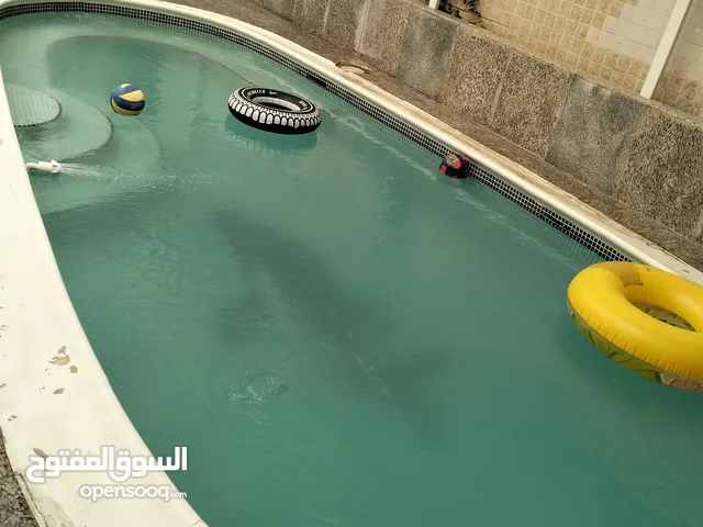swimming pool cleaning work