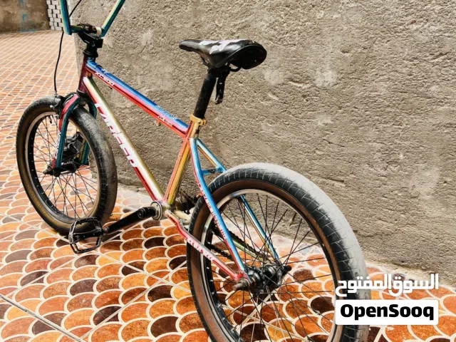 للبيع الباسكل نضيف وأي نقص مابي  شوف البايو Bmx