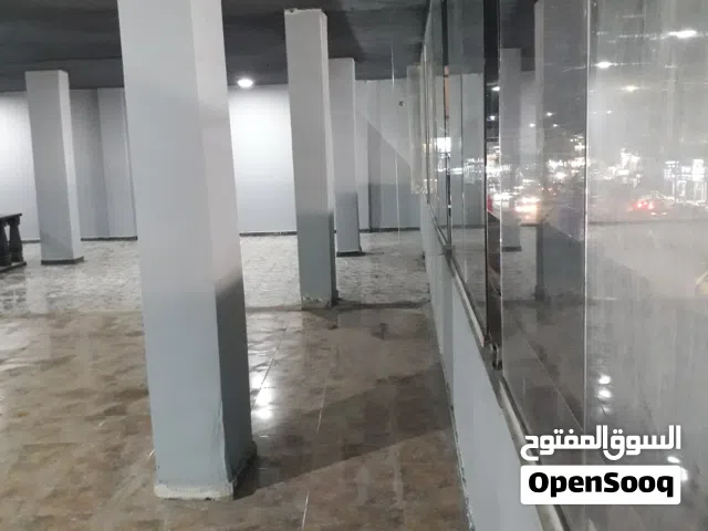 مبنى تجاري علا شارع الملك عبدالله الثاني مقابل محطة بنزين المناصير  ياجوز