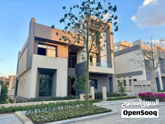 لسرعة البيع فيلا مستقلة Standalone كمبوند سعادة التجمع الخامس علي طريق السويس بالعقد القديم