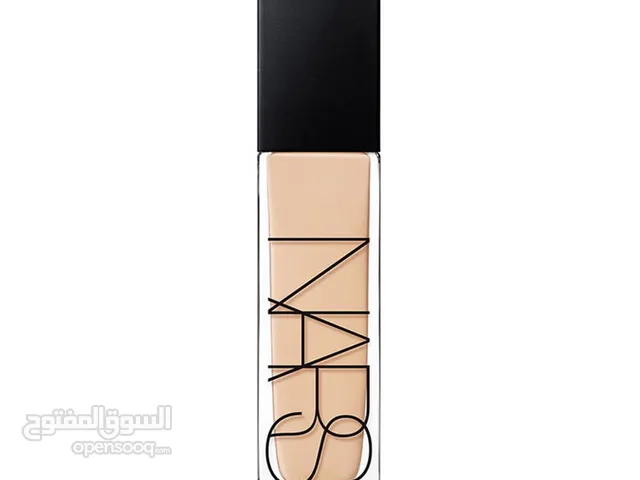 كريم أساس طبيعي مشع طبيعي من لانجور نارس  متوفر بـ 7 درجات طبيعية لجميع أنواع البشرة.