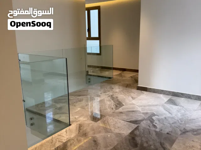 فيلا دبل هاي مع شقة مفصولة بخصوصية تامة... سكن راقٍ بمرونة استثنائية