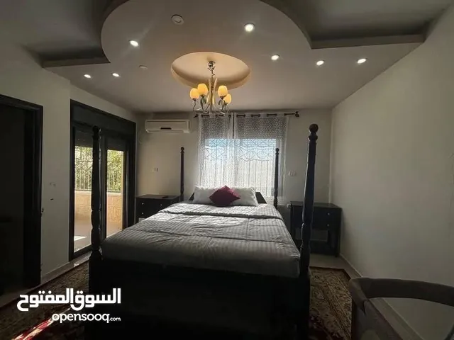 شقه مفروشه للايجار قرب صالون غسان والبنك الإسلامي العربي في البيره