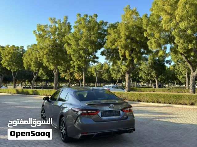 2021 تويوتا كامري SE